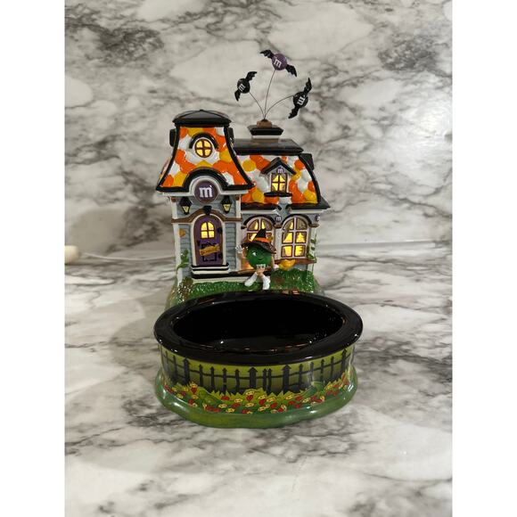 Deptartment 56 M&Ms Spooky House - Picture 1 of 11